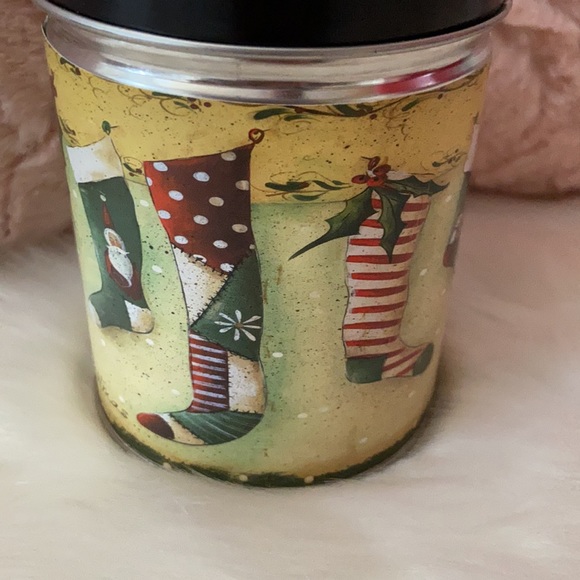 Sugar cookie candle in tin. - Picture 4 of 4